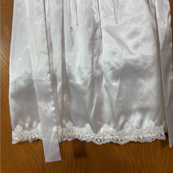 Elegant White Kids Formal Dress - Picture 5 of 6